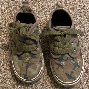 green camo airplane shoes size 9